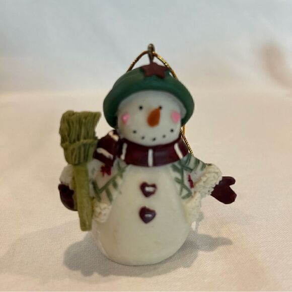 Holiday Treasures Hand Crafted Gift Box & 5 Resin Christmas Tree Ornaments - Picture 7 of 8